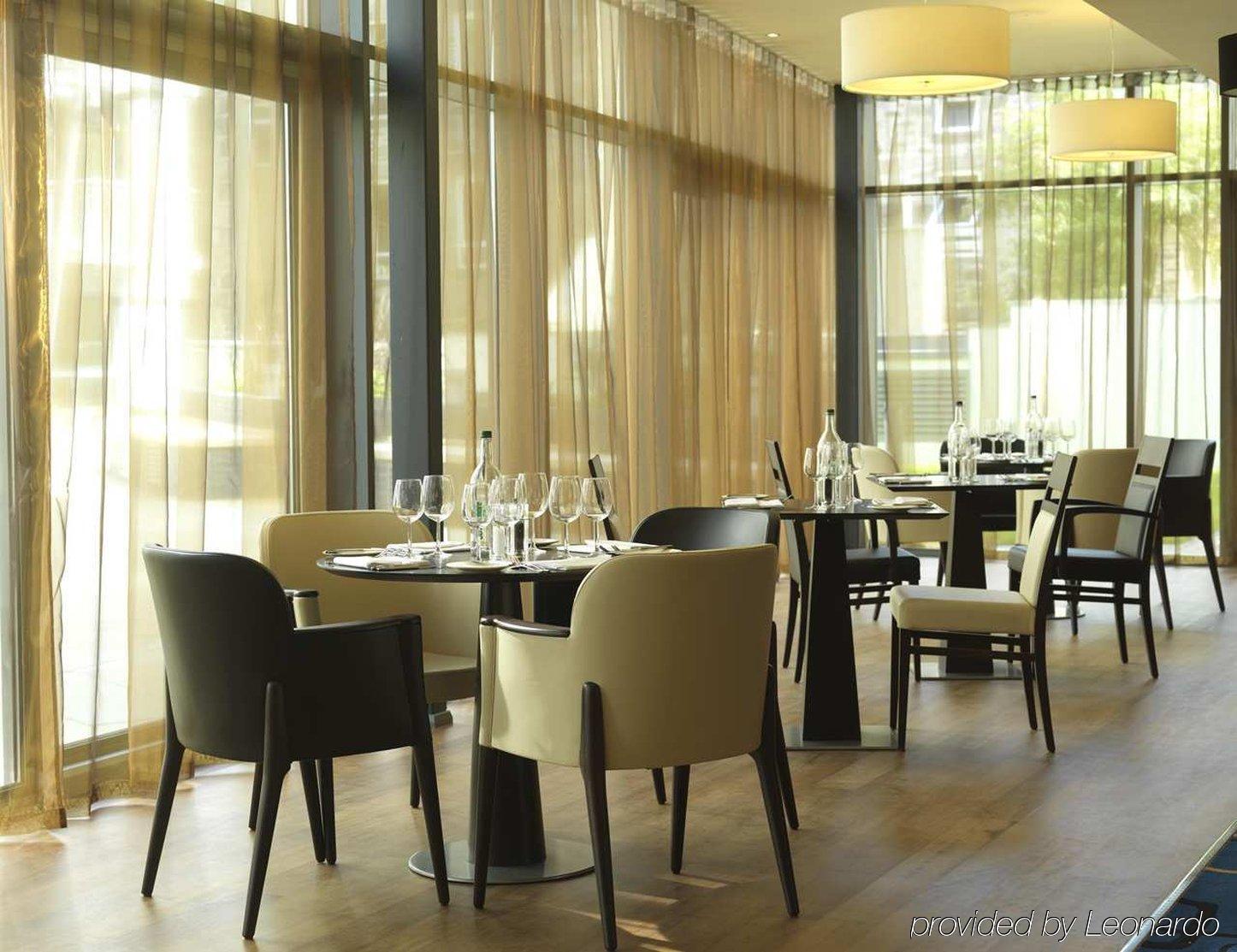 Hilton Garden Inn Aberdeen City Centre ภายนอก รูปภาพ