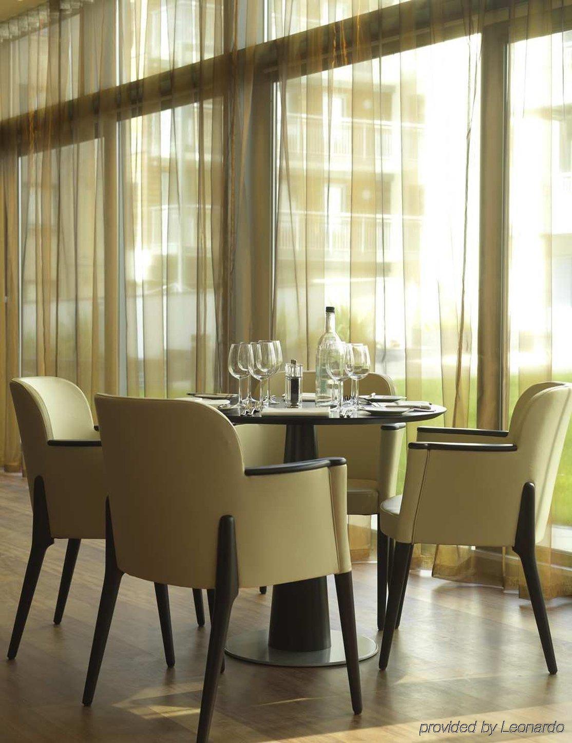 Hilton Garden Inn Aberdeen City Centre ภายนอก รูปภาพ