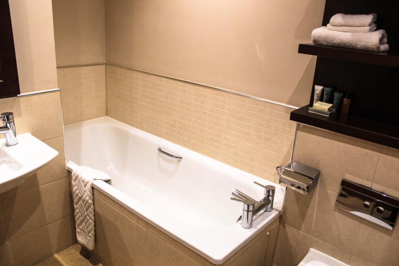 Hilton Garden Inn Aberdeen City Centre ภายนอก รูปภาพ